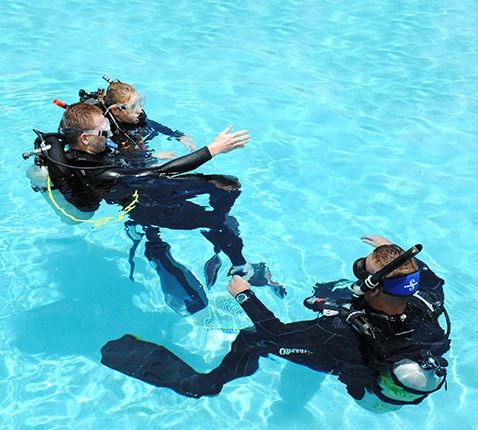 sdi divemaster course training in pool