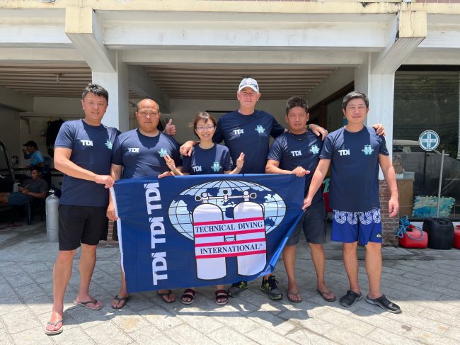 TDI Advanced Wreck Diver course divers